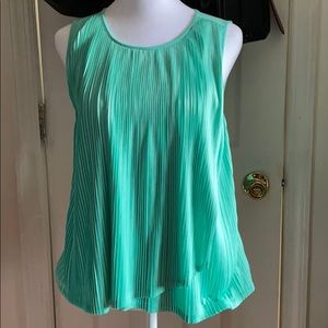 👗Fun turquoise pleated and layered top🧤